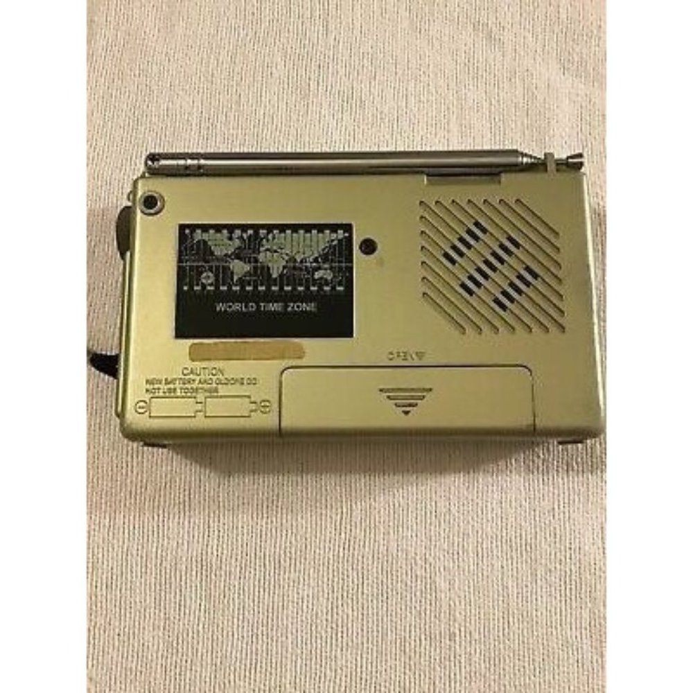 COPY - Bell and Howell a.m. FM nine band radio vintage works great